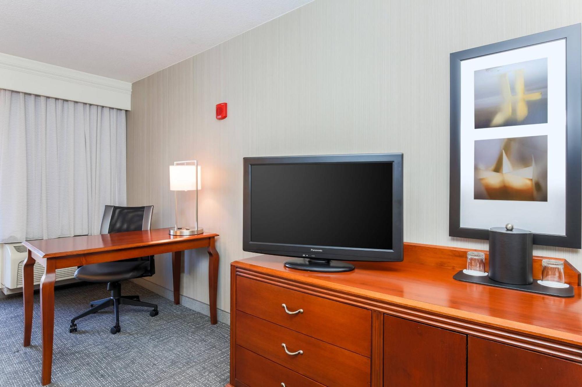 Courtyard By Marriott Roseville Galleria Mall/Creekside Ridge Drive מראה חיצוני תמונה