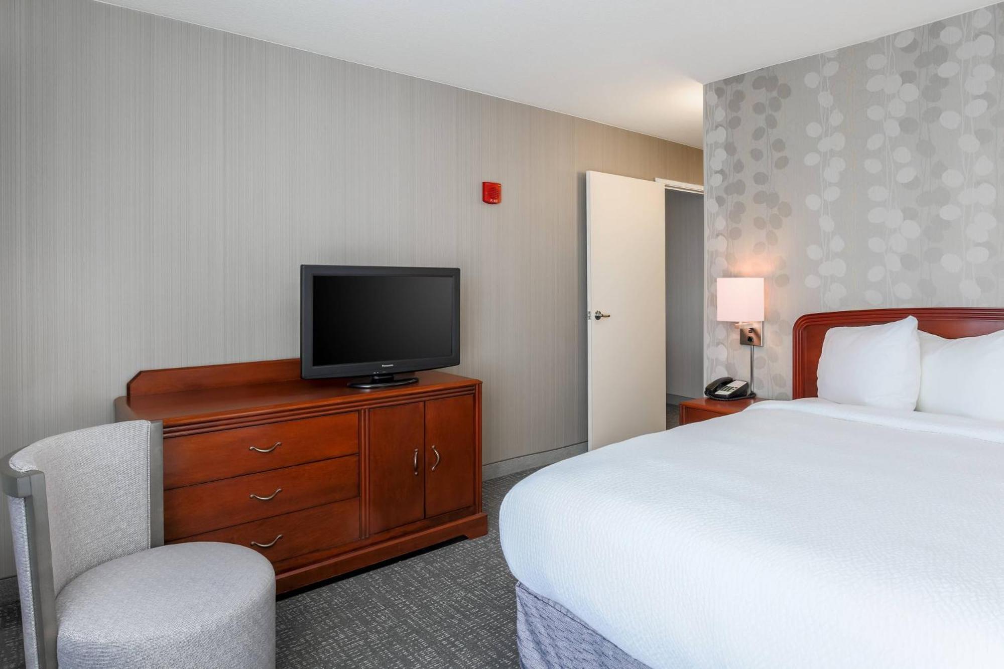 Courtyard By Marriott Roseville Galleria Mall/Creekside Ridge Drive מראה חיצוני תמונה